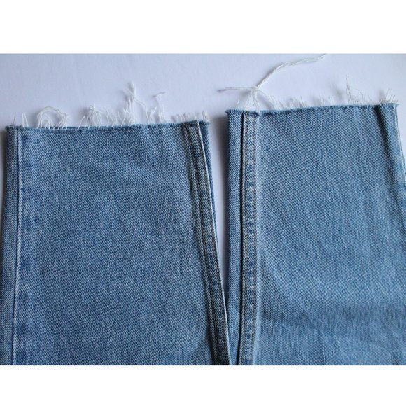 Levi's Mom Jean 27" / Size 29 / Sneak Peek Light Blue High Rise Relaxed Leg - Picture 10 of 12